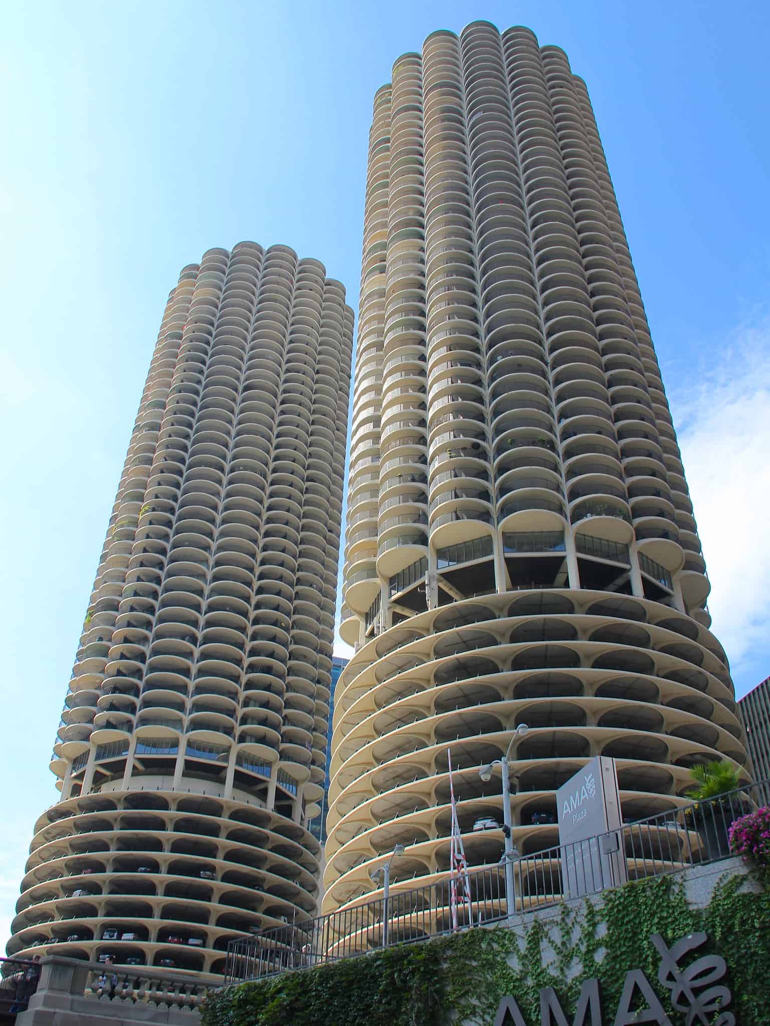 Marina City en Chicago, diseño innovador de Bertrand Goldberg con forma de mazorca