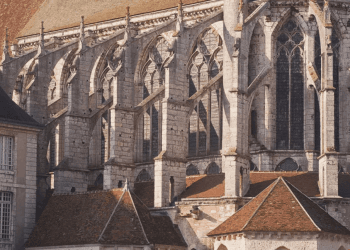 ¿Qué es un contrafuerte en arquitectura?