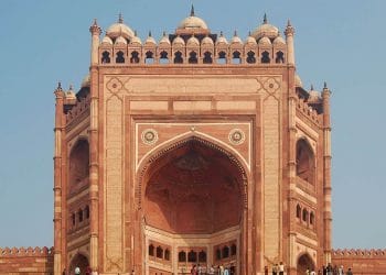 Arcos islámicos indios como se ve en el Buland Darvaza en Fatehpur Sikri construido en el siglo XVI, Arte islámico