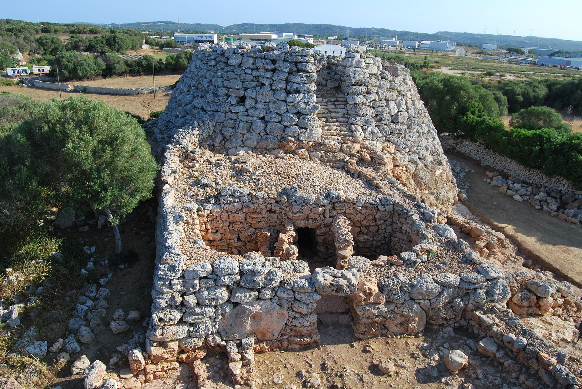 Talayot oeste de Cornia Nou Menorca visto desde el sur