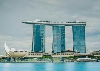 La idea rectora en arquitectura 6 Vista panorámica del Marina Bay Sands en Singapur, una obra maestra de la arquitectura contemporánea.